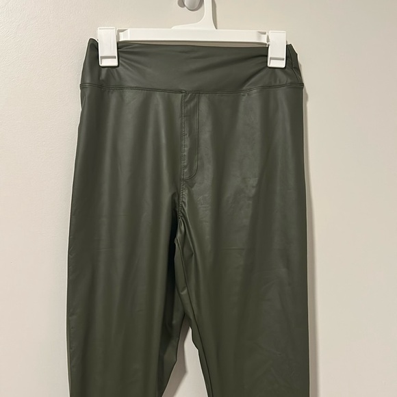 NWT Aerie Faux Leather Forest Green Leggings Size Large - Picture 1 of 5